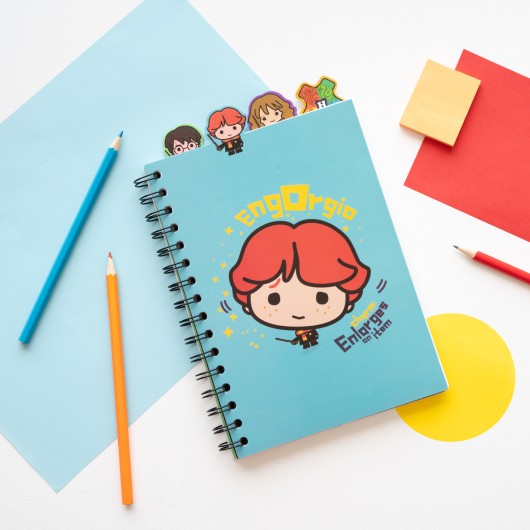 Caderno Harry Potter com capa azul e separador do Ron em destaque.