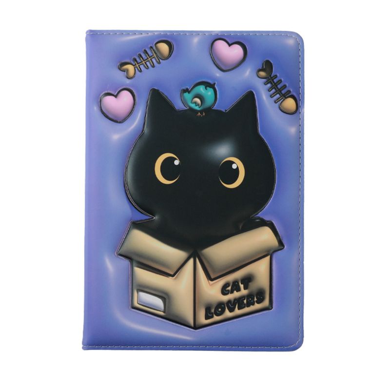 Caderno A5 com capa 3D em relevo de gato preto dentro de uma caixa.
