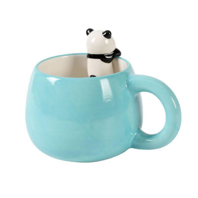 Vista lateral da caneca azul com figura de panda no interior, a olhar para o lado.