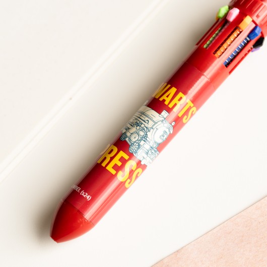 Detalhe da Caneta Multicor Harry Potter com o design do Hogwarts Express.