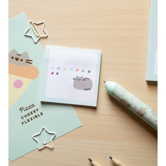 Demonstração da escrita colorida da caneta Pusheen multicolor.