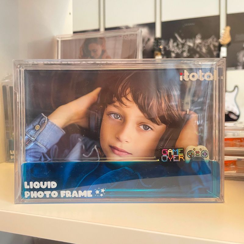 Moldura líquida 10x15 cm com líquido azul e tema gamer para fãs de videojogos.
