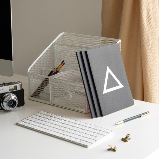 Caderno com capa do triângulo em secretária minimalista.