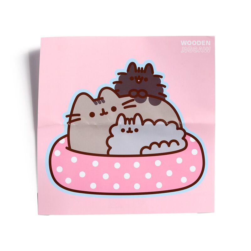 Póster com a imagem completa do Puzzle de Madeira Pusheen com os três gatos.