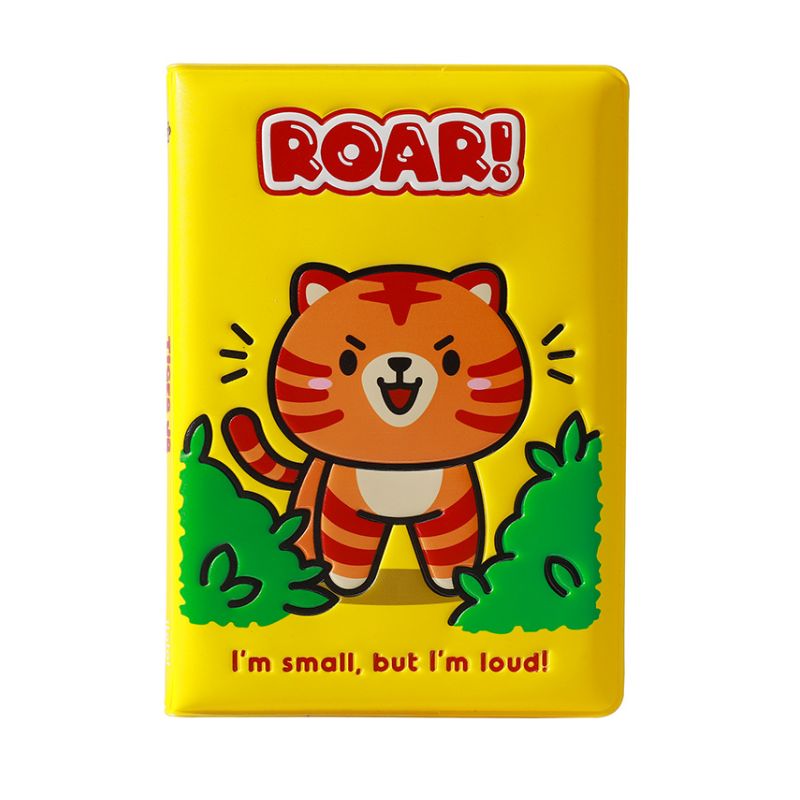 Capa frontal do caderno A5 tigre com ilustração divertida e frase “I’m small, but I’m loud”
