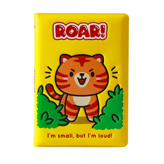 Capa frontal do caderno A5 tigre com ilustração divertida e frase “I’m small, but I’m loud”