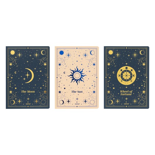 Três cadernos A5 do Pack Astral exibindo as capas "The Moon", "The Sun" e "Wheel of Fortune" com ilustrações cósmicas douradas.