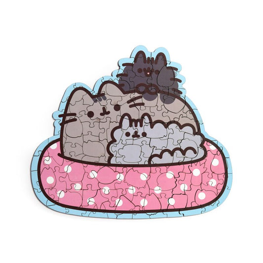Puzzle Pusheen em madeira totalmente montado com os três gatos adoráveis.
